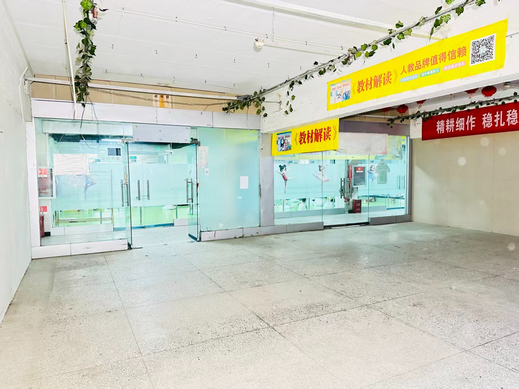 南苑路提供写字楼、商铺、展示空间、直播间等多种面积选择，满足企业办公、研发、展示、运营等多元需求。